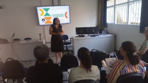 Início das apresentações de pesquisas . Educação Infantil em evidência