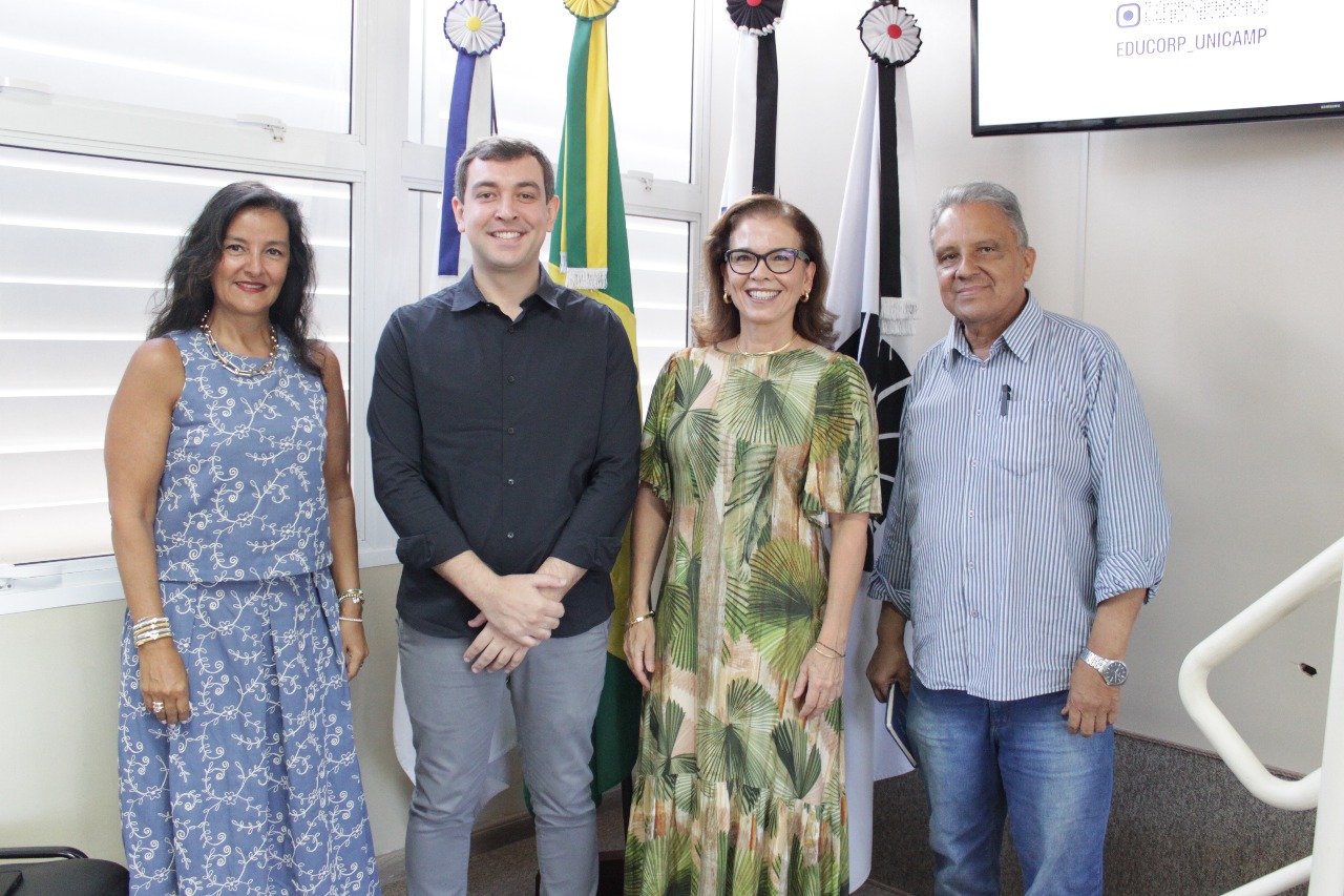 Juliana Benatti, Lara Paula Jorge, ambas do TRT, durante a aberto evento na Educorp