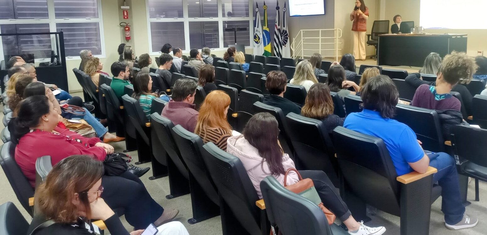 Princípio da Administração Pública e Estruturas funcionais e de tomadas de decisão da Universidade são temas em aula presencial na Educorp