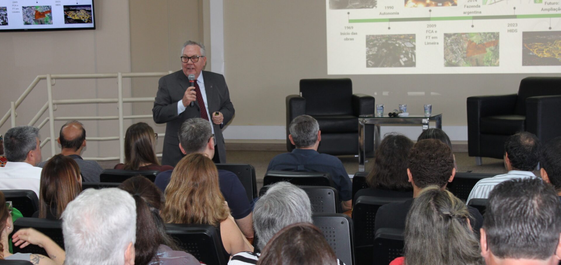 Paulo Cesar Montagner ministra aula no PDG